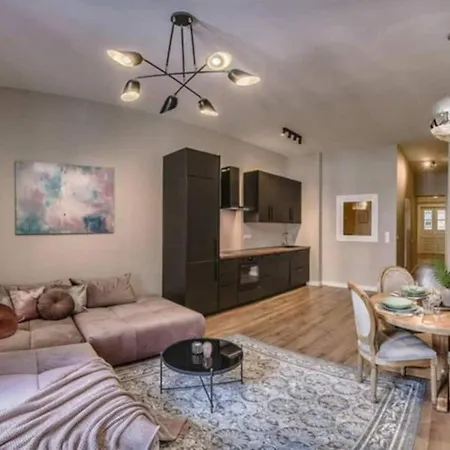 True Gem Downtown Next To Synagogue And Gozsdu Garden Area 아파트
