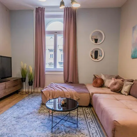 True Gem Downtown Next To Synagogue And Gozsdu Garden Area * Budapešť
