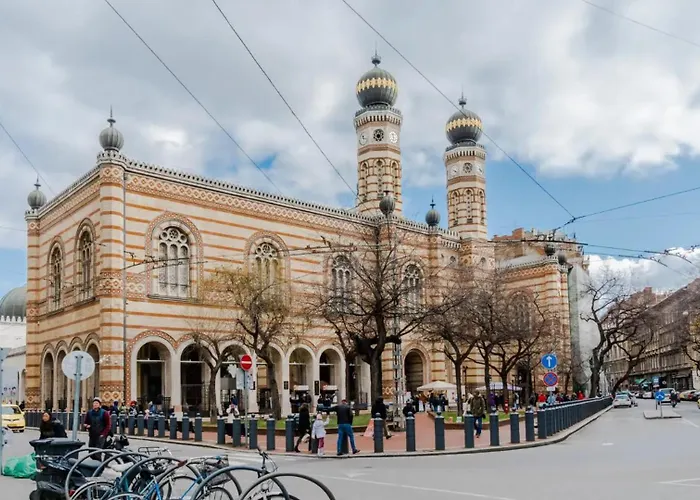 True Gem Downtown Next To Synagogue And Gozsdu Garden Area 아파트