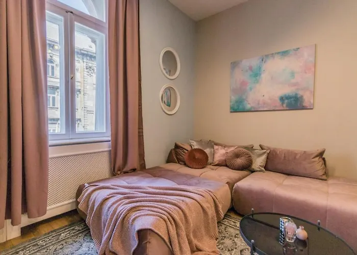 True Gem Downtown Next To Synagogue And Gozsdu Garden Area