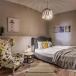 True Gem Downtown Next To Synagogue And Gozsdu Garden Area Appartement