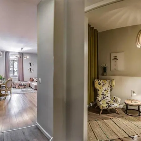 True Gem Downtown Next To Synagogue And Gozsdu Garden Area Lejlighed Budapest