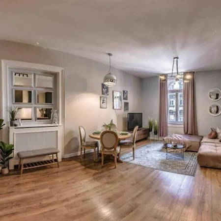 Daire True Gem Downtown Next To Synagogue And Gozsdu Garden Area *