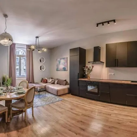 Apartment True Gem Downtown Next To Synagogue And Gozsdu Garden Area Budapest