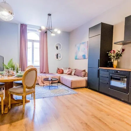 Apartment True Gem Downtown Next To Synagogue And Gozsdu Garden Area Budapest